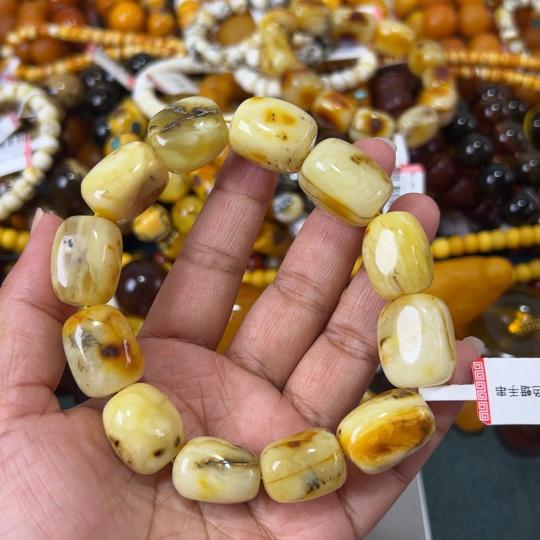 未镶嵌琥珀珠宝奇石470