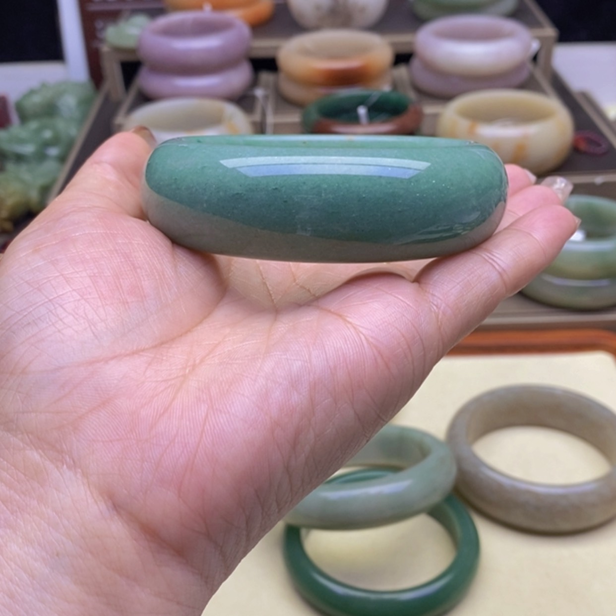 【闪购商品】石英质玉手镯未镶嵌此****二