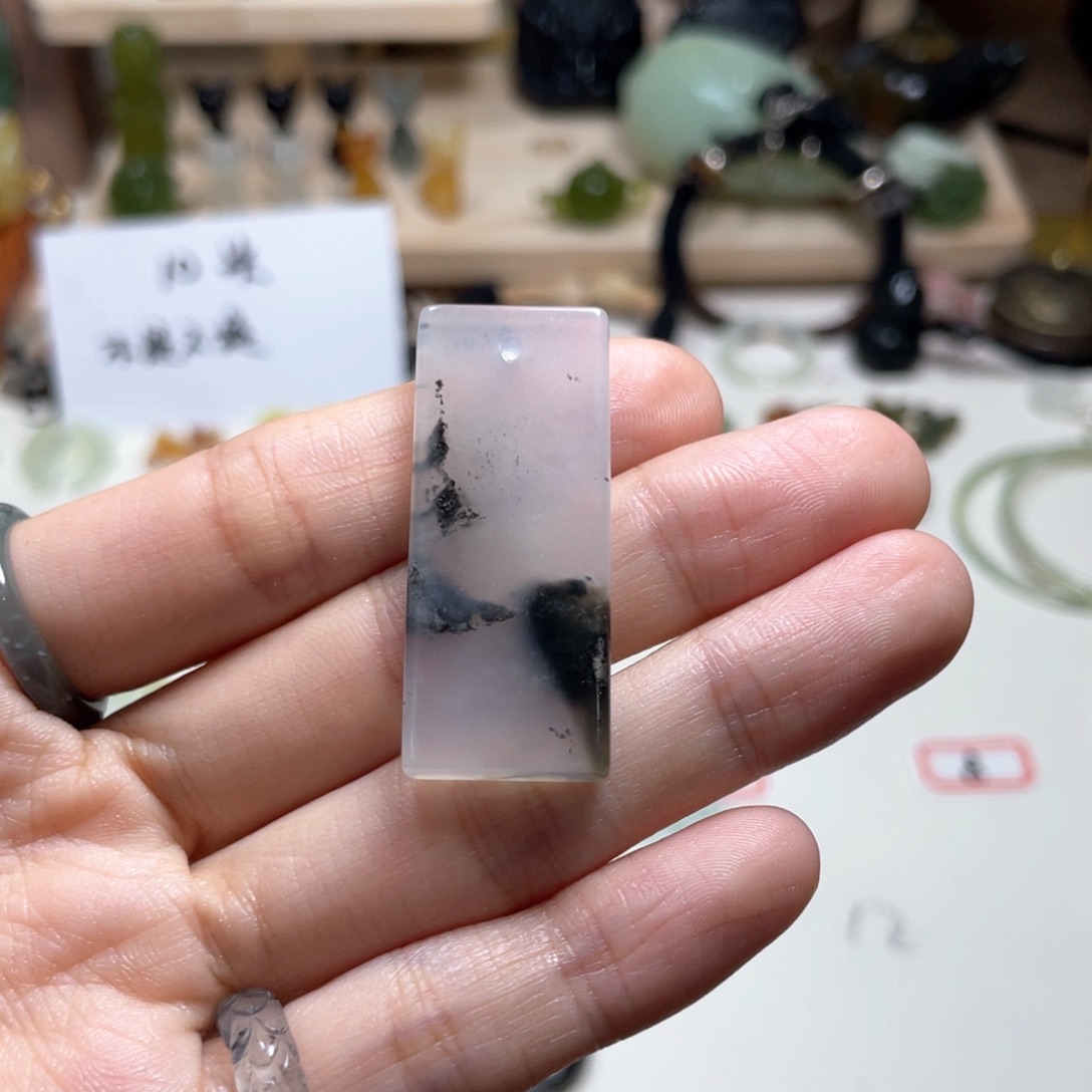蛇纹石玉颈饰未镶嵌谜