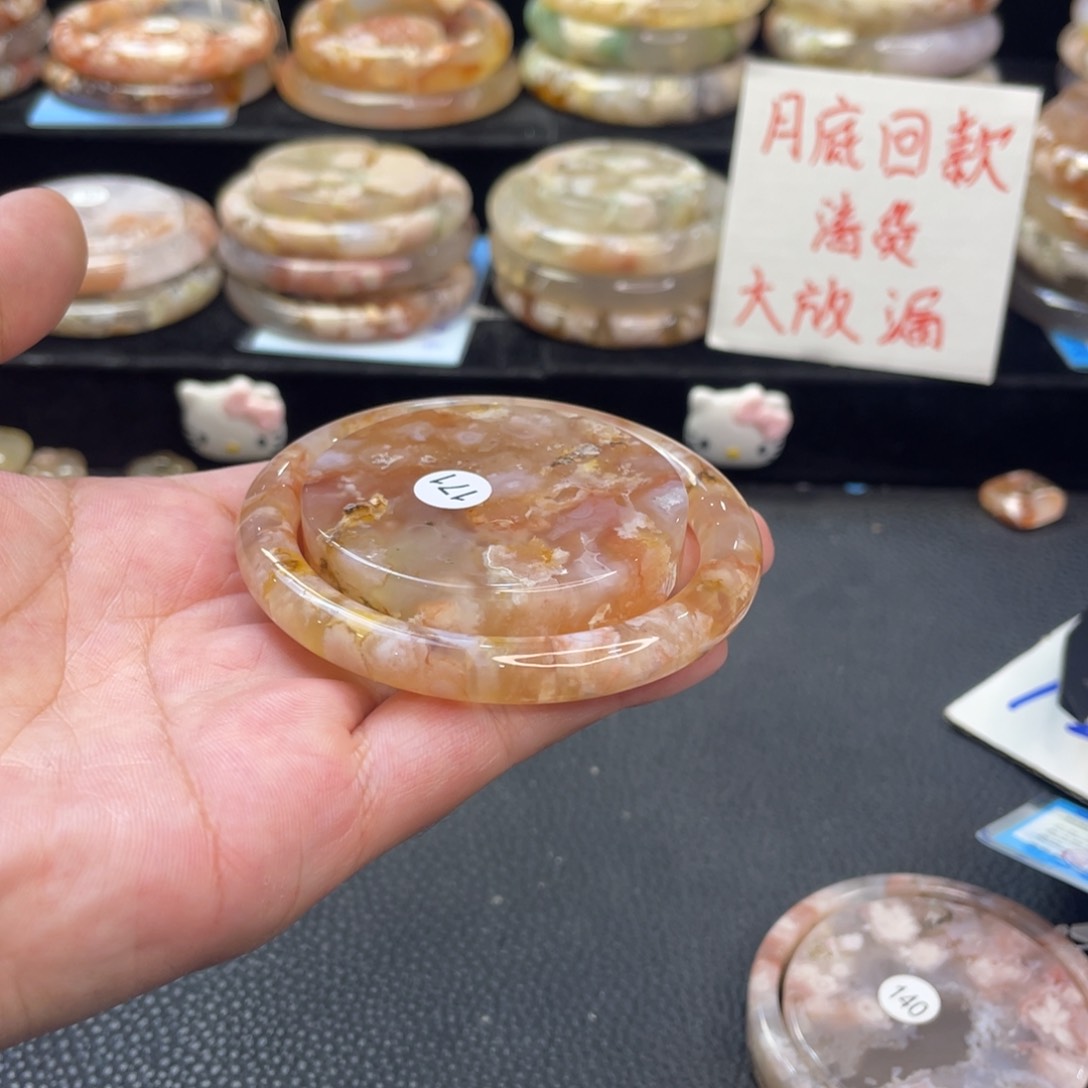 未镶嵌手镯石英质玉