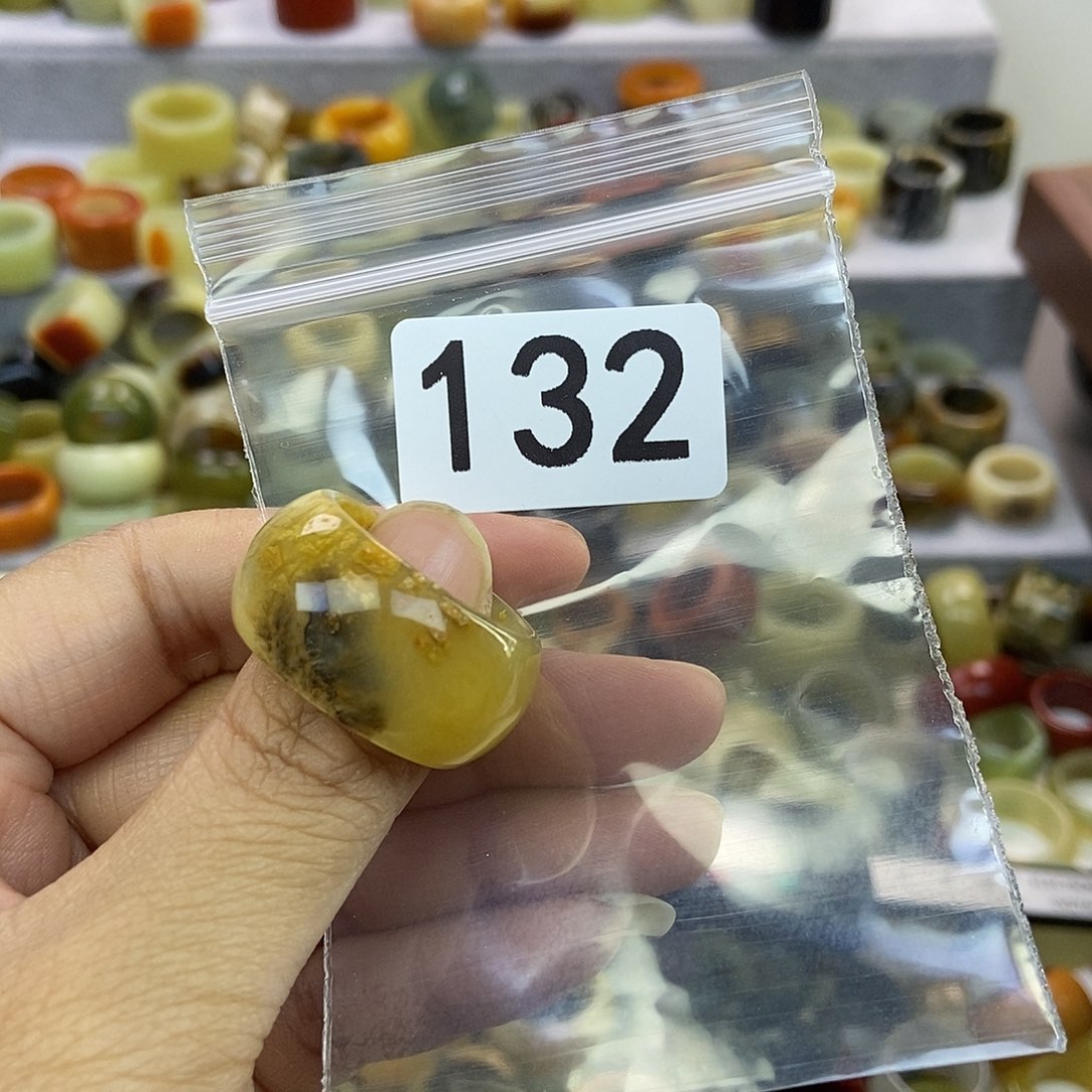 茶***蛇纹石玉未镶嵌戒指