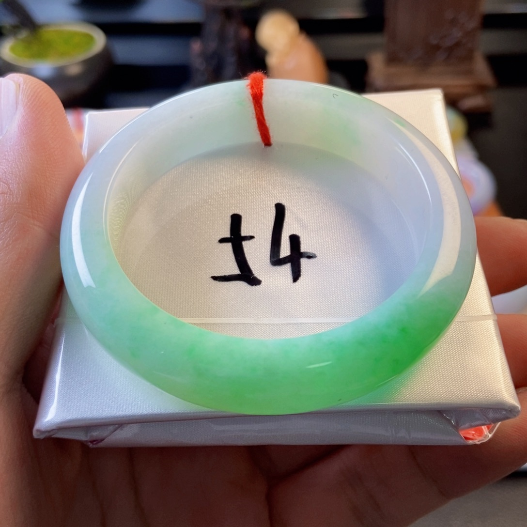 翡翠未镶嵌手镯24、白底青正圈