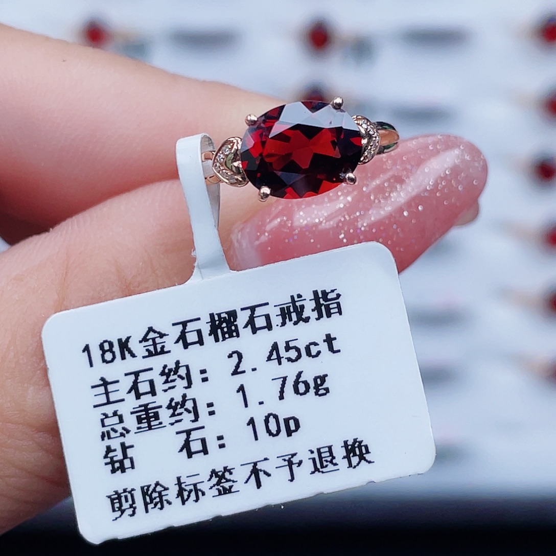 18K金镶嵌石榴石戒指