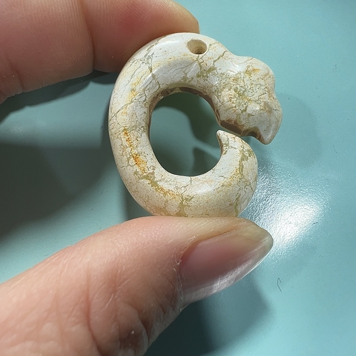 透闪石质玉未镶嵌挂件
