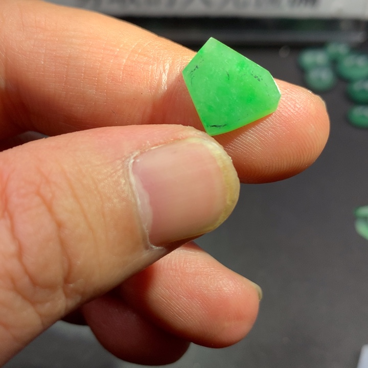 定制翡翠未镶嵌材料定制