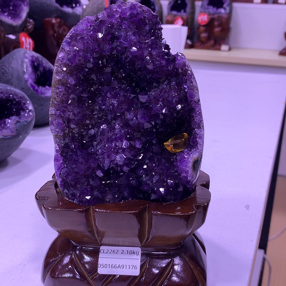 织绣乌拉圭紫水晶