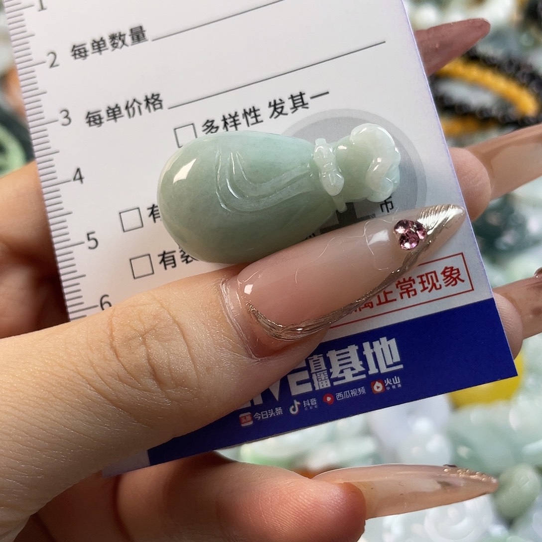 翡翠未镶嵌颈饰hh