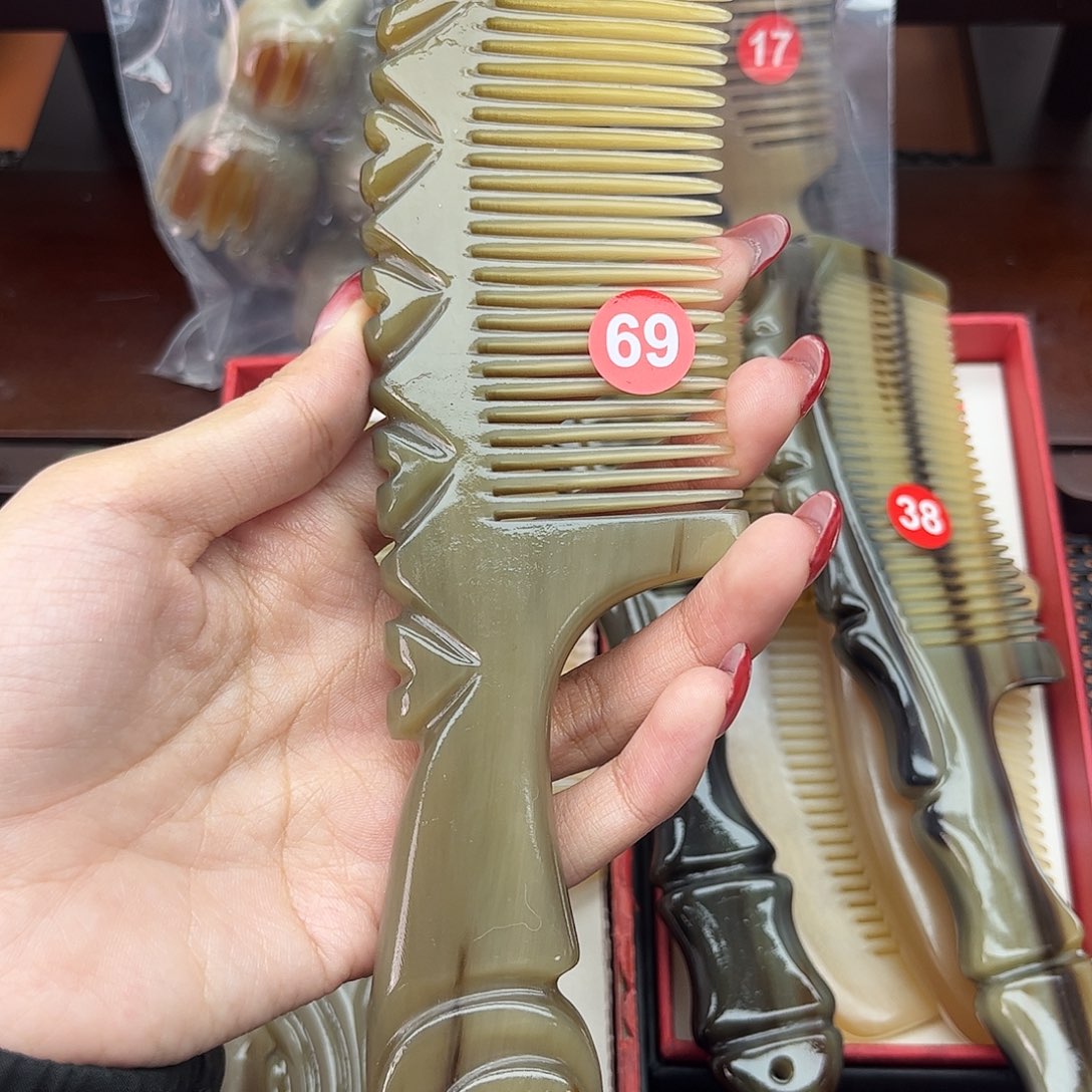 J***y纯手工制作纯牛角梳子