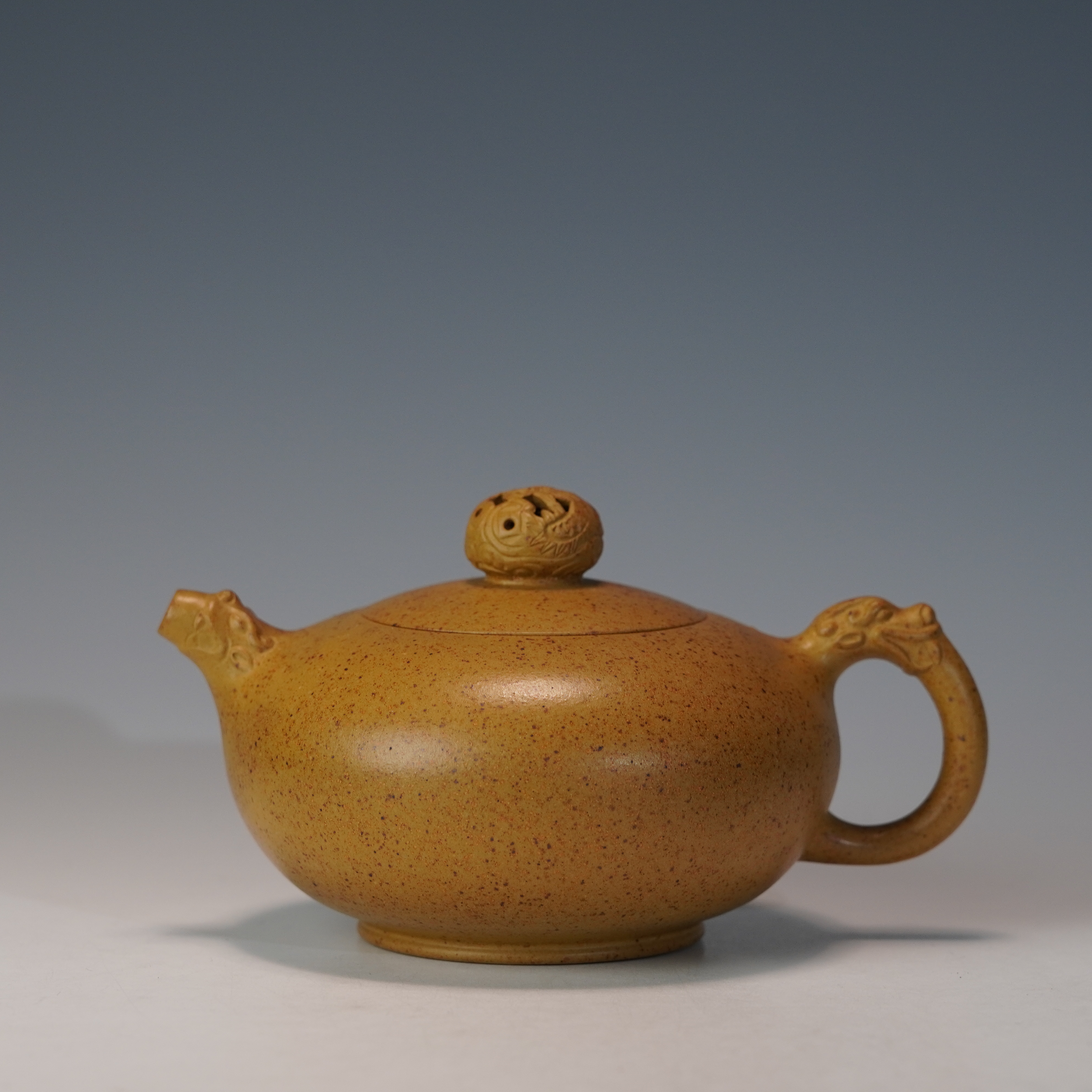 lot.22116 刘烨 高温黄金段双龙戏珠壶 300cc