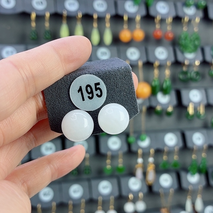 和田玉18K金镶嵌耳饰