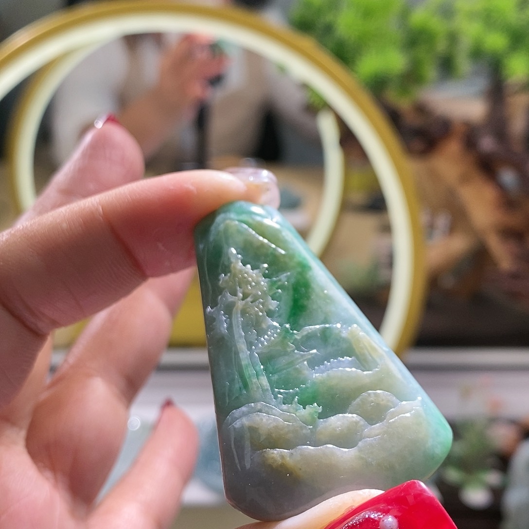 【闪购商品】翡翠颈饰未镶嵌山水