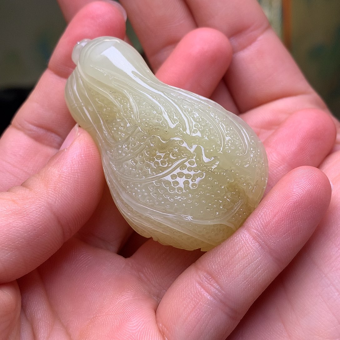 和田玉未镶嵌把件