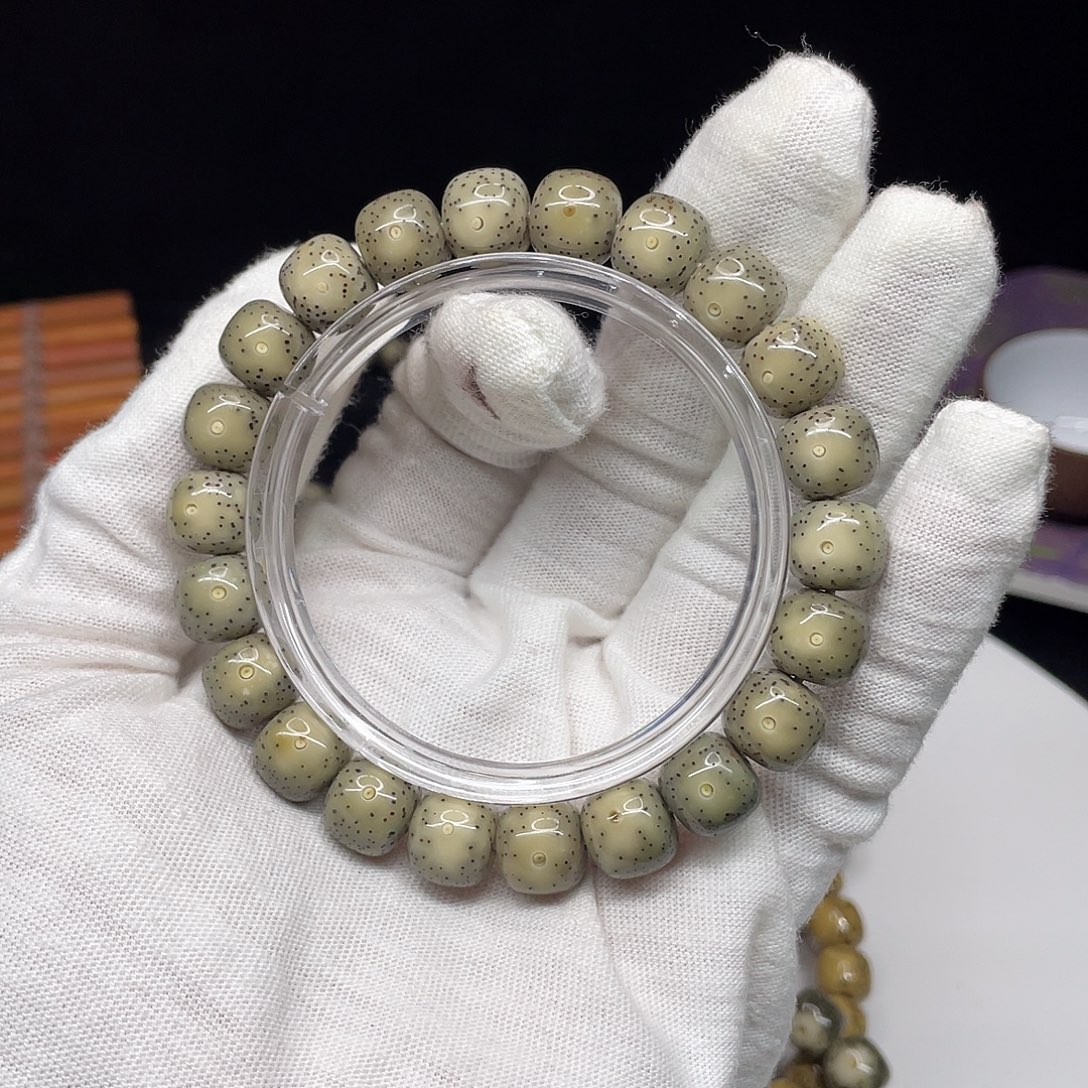 星月菩提吊坠16。10.5/9.5绿冰黄金瞳