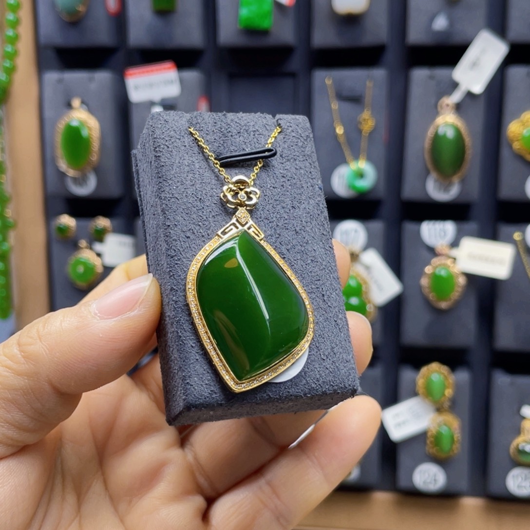 和田玉18K金镶嵌颈饰