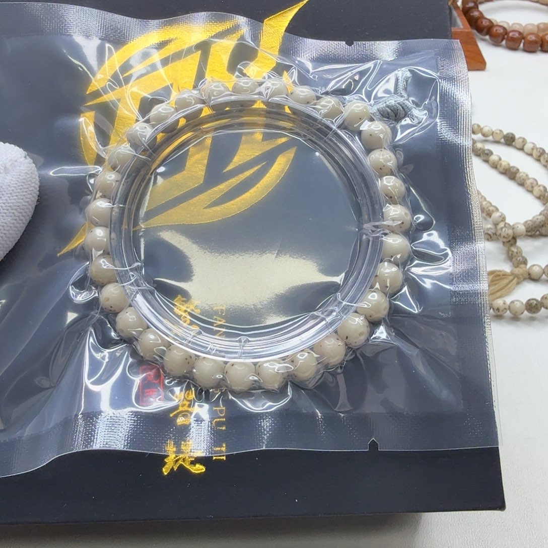 吊坠星月菩提13梵天头条冰白通体龙蛋7圆手持一物一图