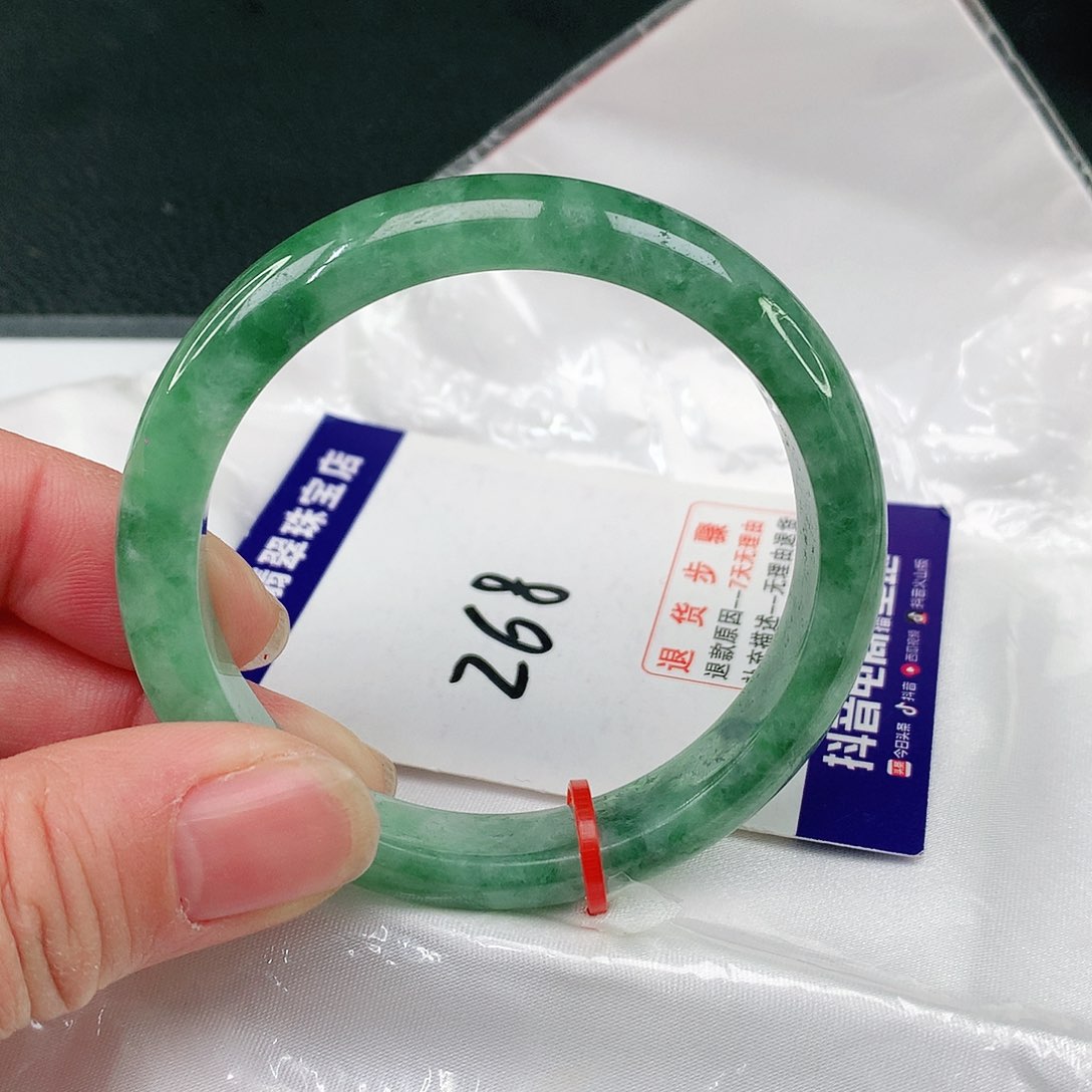 翡翠手镯未镶嵌翡翠