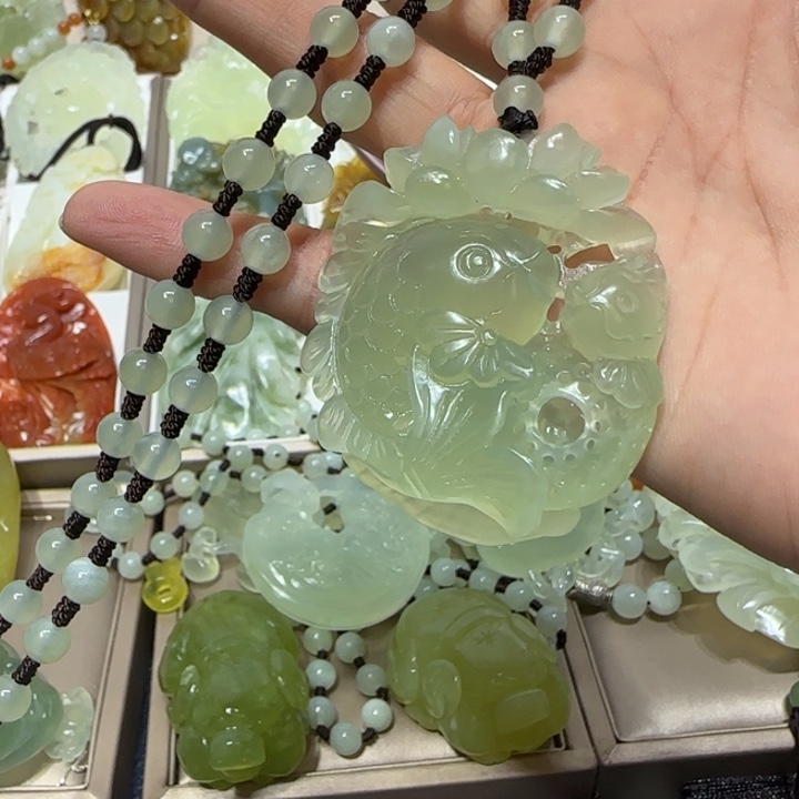 蛇纹石玉吊坠未镶嵌