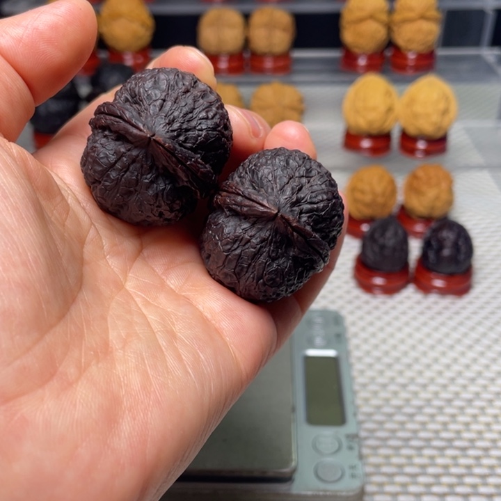 文玩核桃把件3卧龙绣球