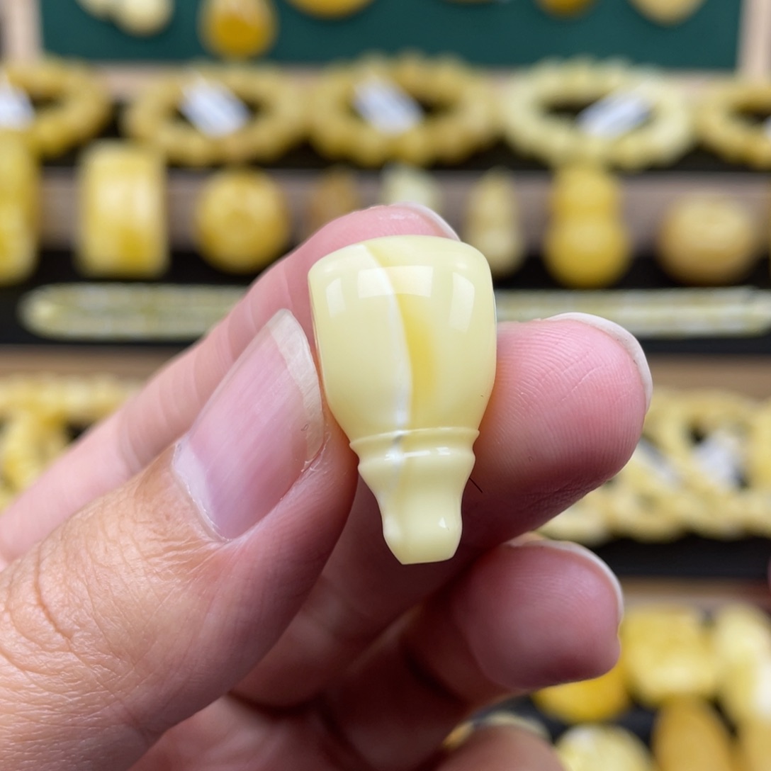 琥珀裸石未镶嵌琥珀蜜蜡