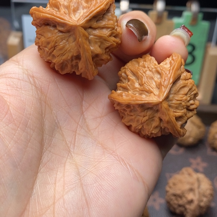 把件文玩核桃三棱奔驰