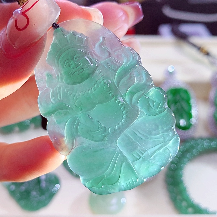 翡翠颈饰未镶嵌天然