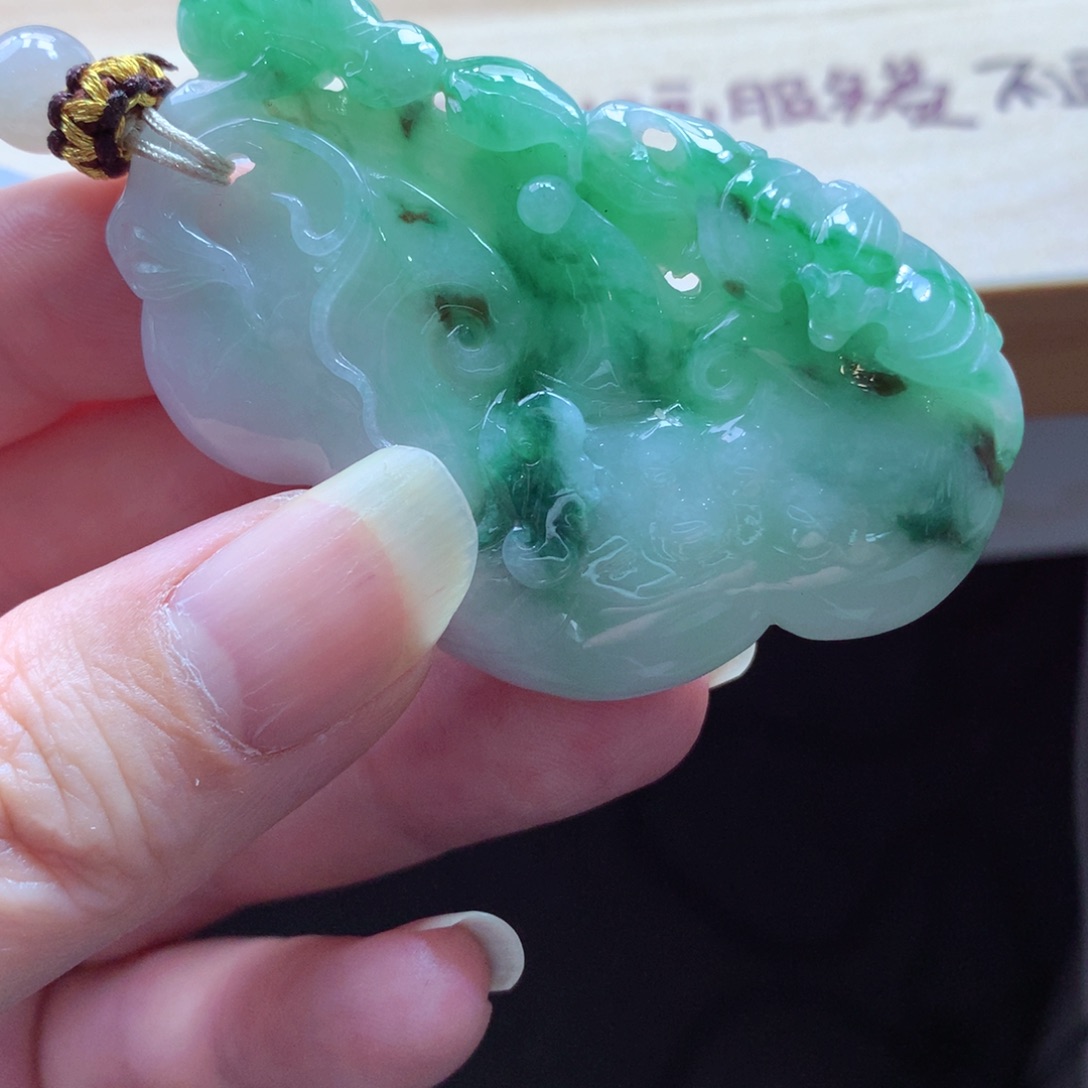 翡翠颈饰未镶嵌吊坠