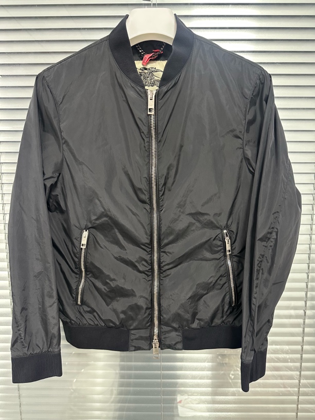 全新未使用 BURBERRY/博柏利 /S码/纯色拉链长袖夹克 男款 