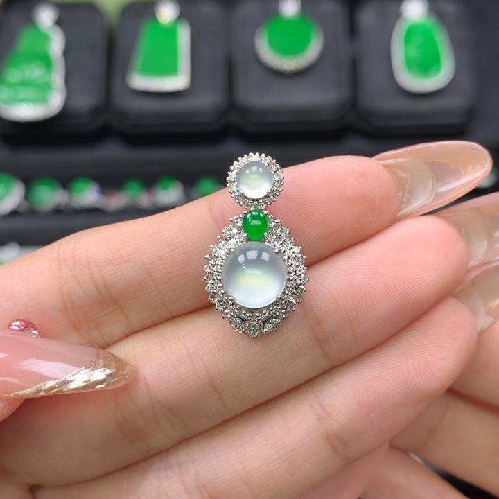 翡翠吊坠(不含链)18K金镶嵌