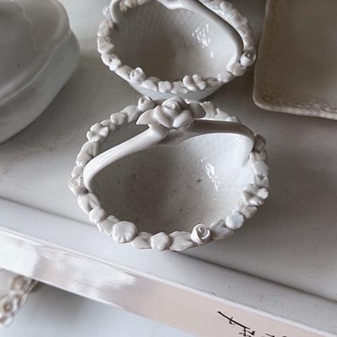 白瓷用****1捏花提篮两个9厘米