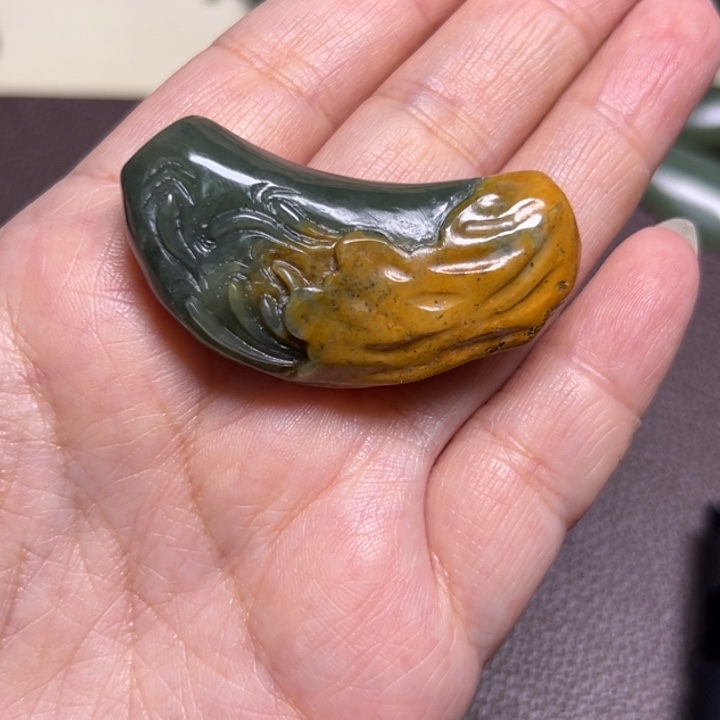 小***草岫岩河磨玉（透闪石质玉）未镶嵌颈饰