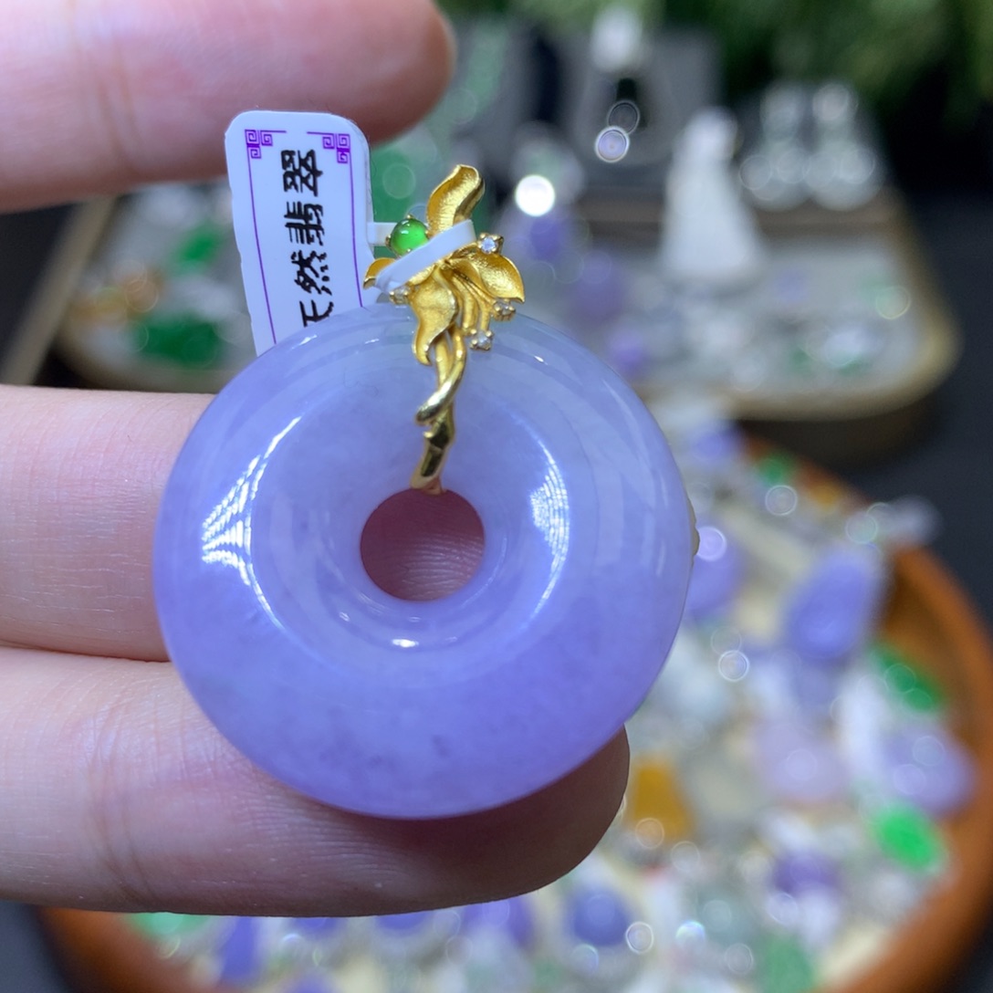 颈饰18K金镶嵌翡翠