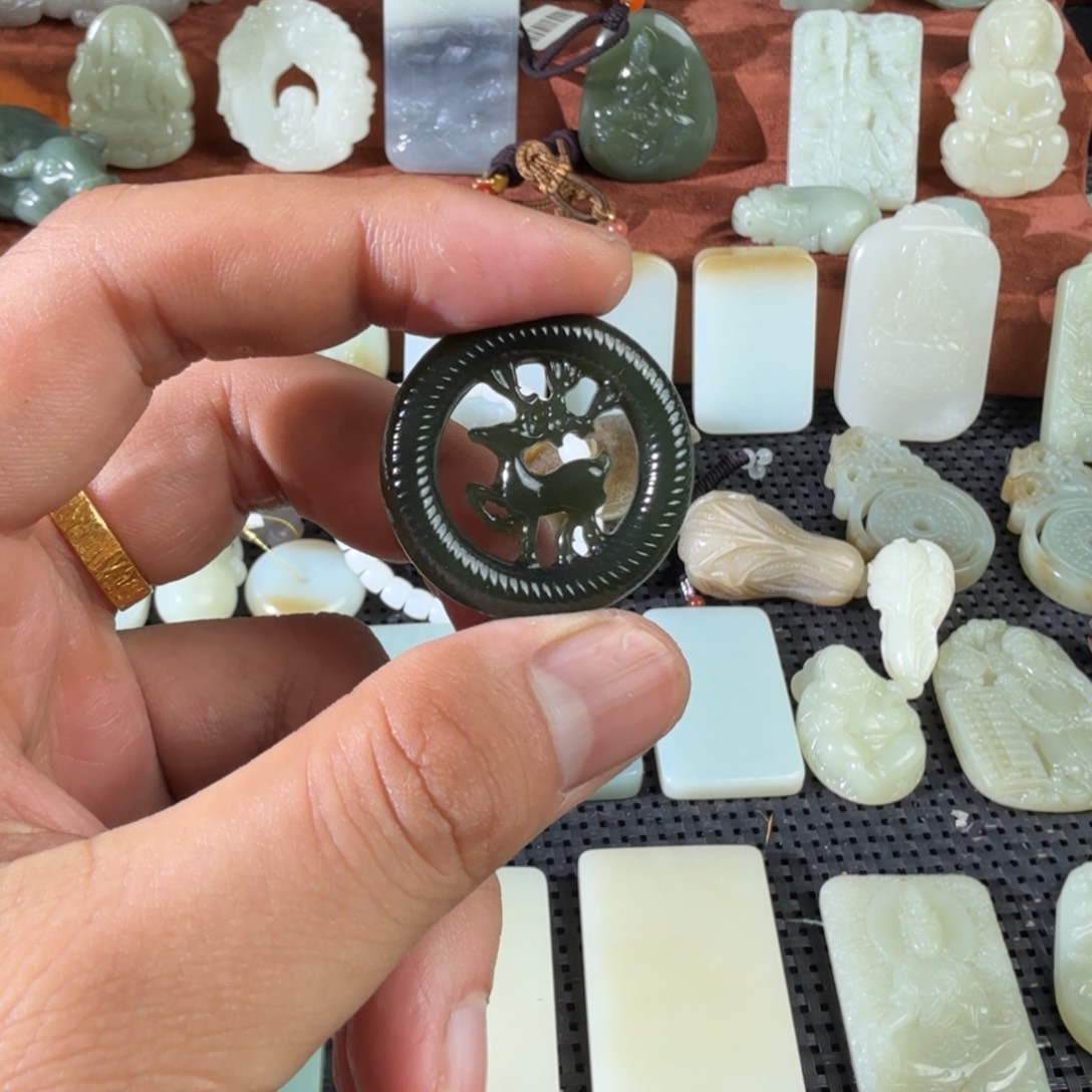 和田玉未镶嵌颈饰