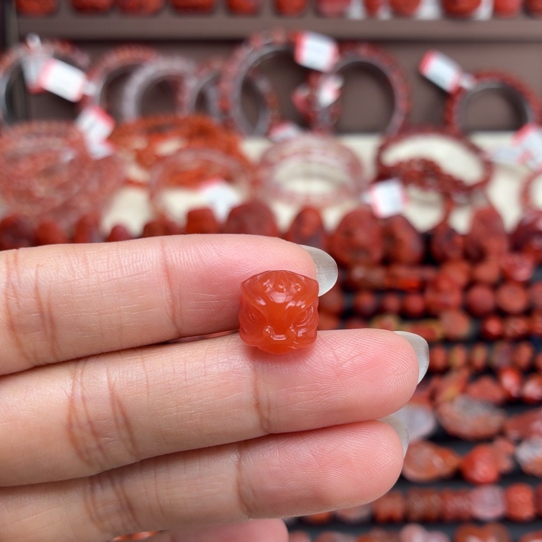 南红玛瑙未镶嵌颈饰醒狮头