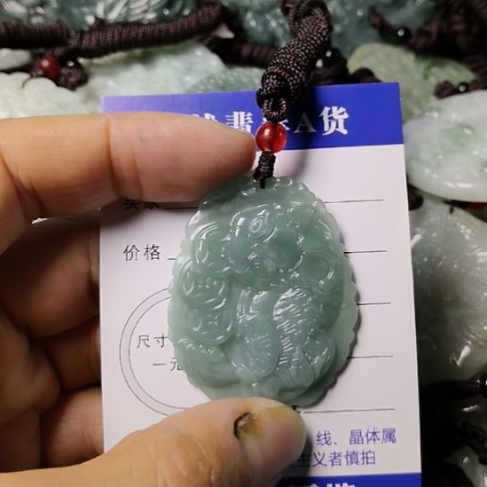 翡翠未镶嵌颈饰挂件