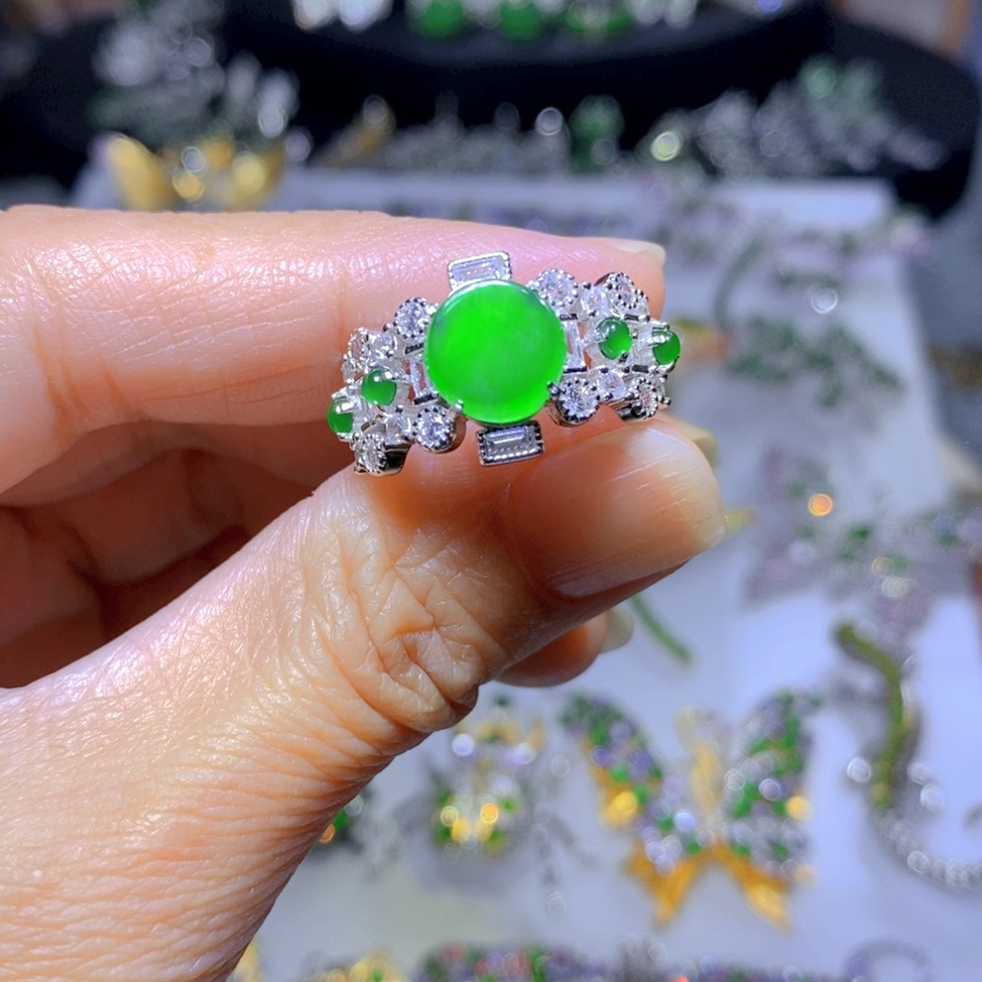 翡翠颈饰银S925镶嵌天然翡翠