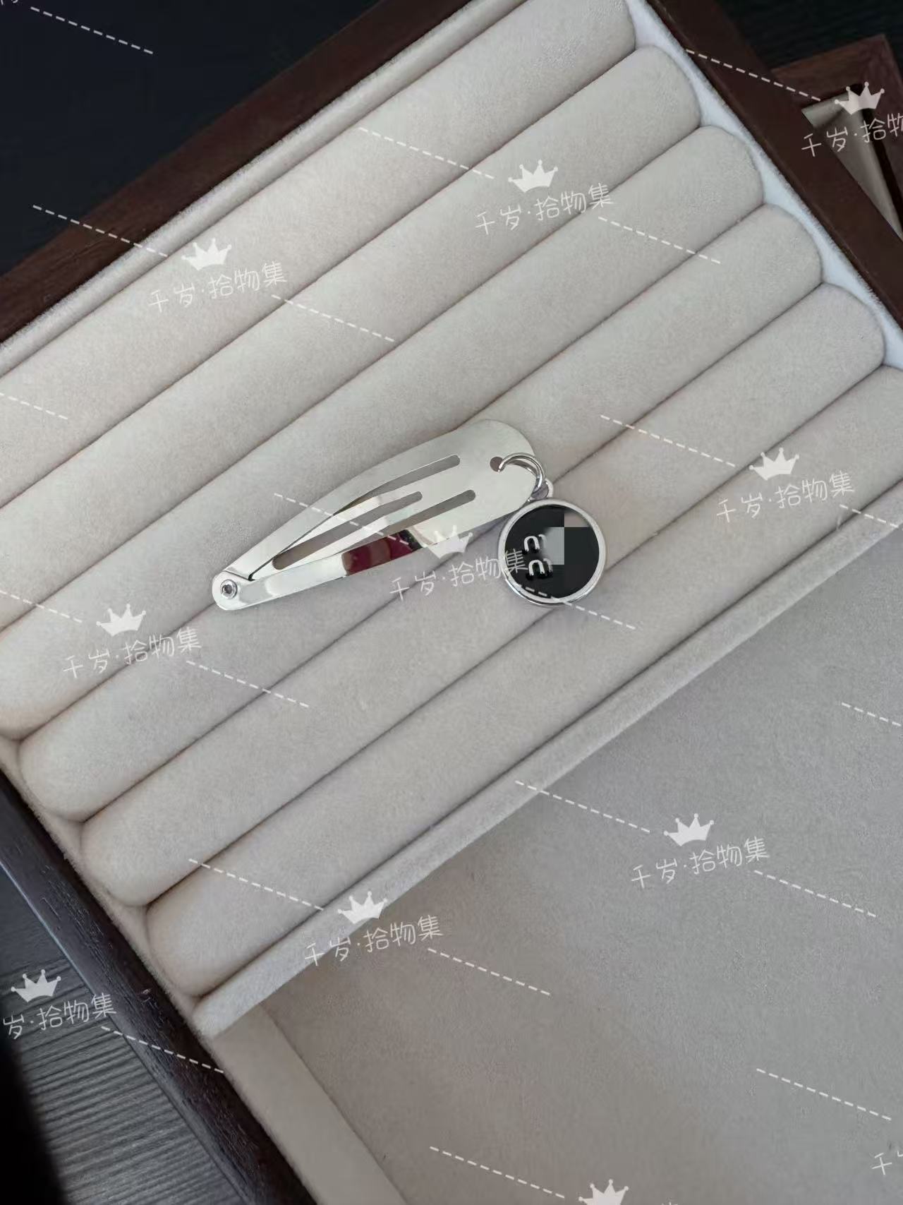 黑色字母款BB夹一只装（28）