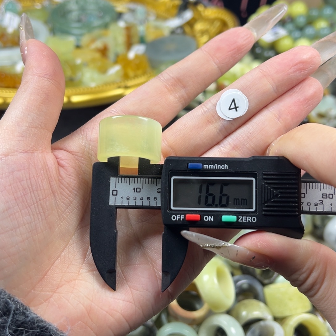 蛇纹石玉未镶嵌戒指