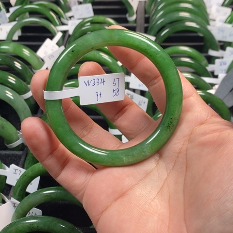 和田玉（碧玉）手镯未镶嵌翠****》