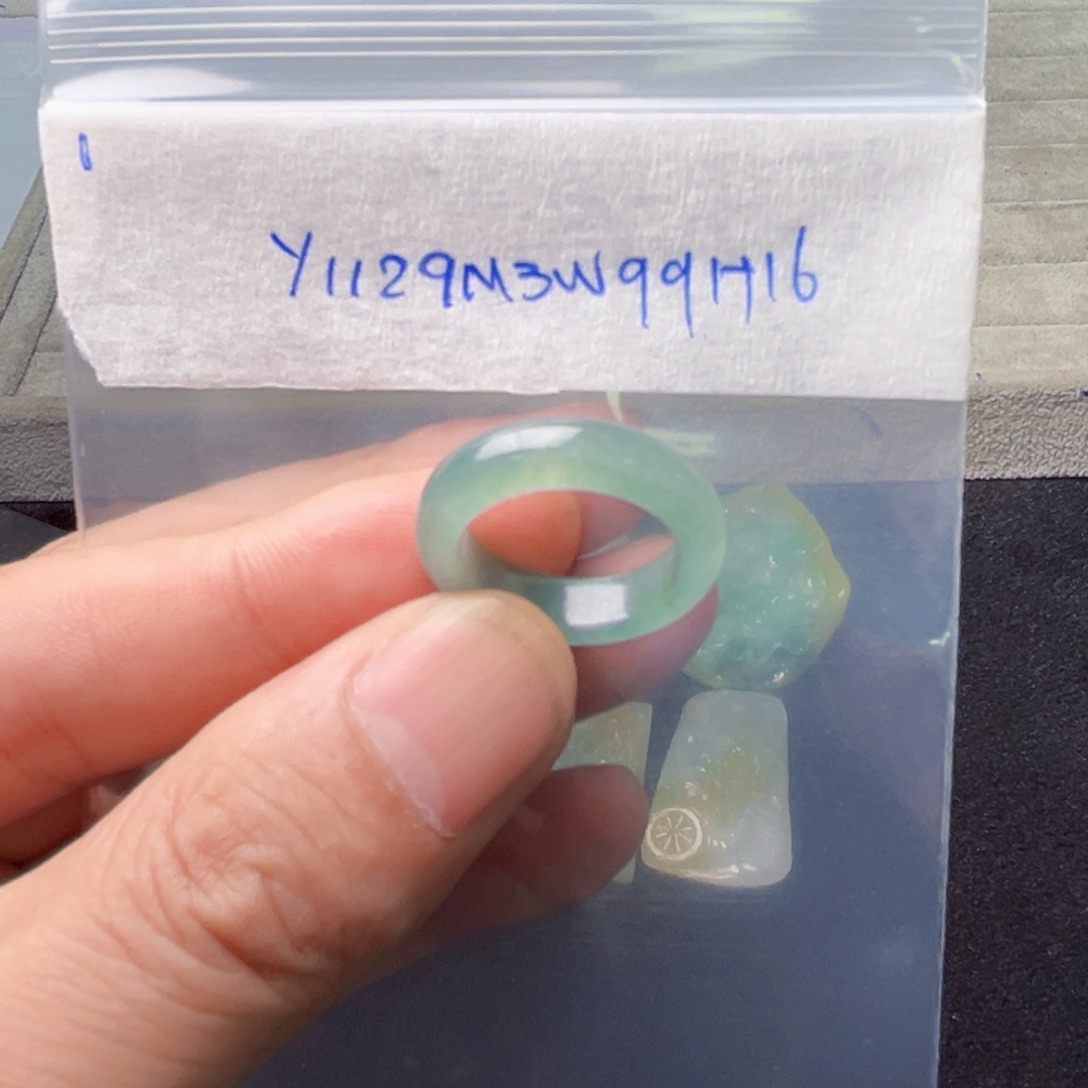 定制翡翠未镶嵌圈口16号