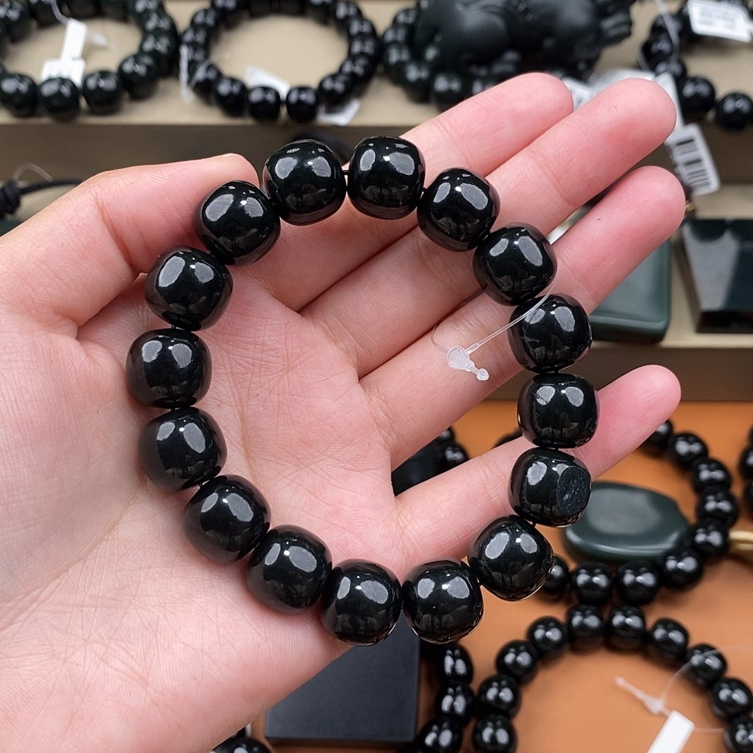 メ***ヾ和田玉未镶嵌手链