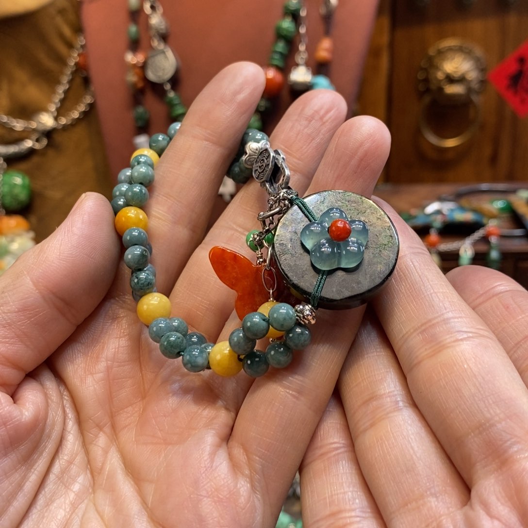 翡翠吊坠(赠链)未镶嵌