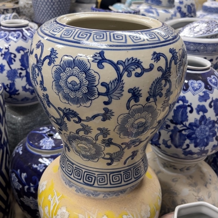 瓷片微瑕陶瓶。。。。。。。。。。。。。。