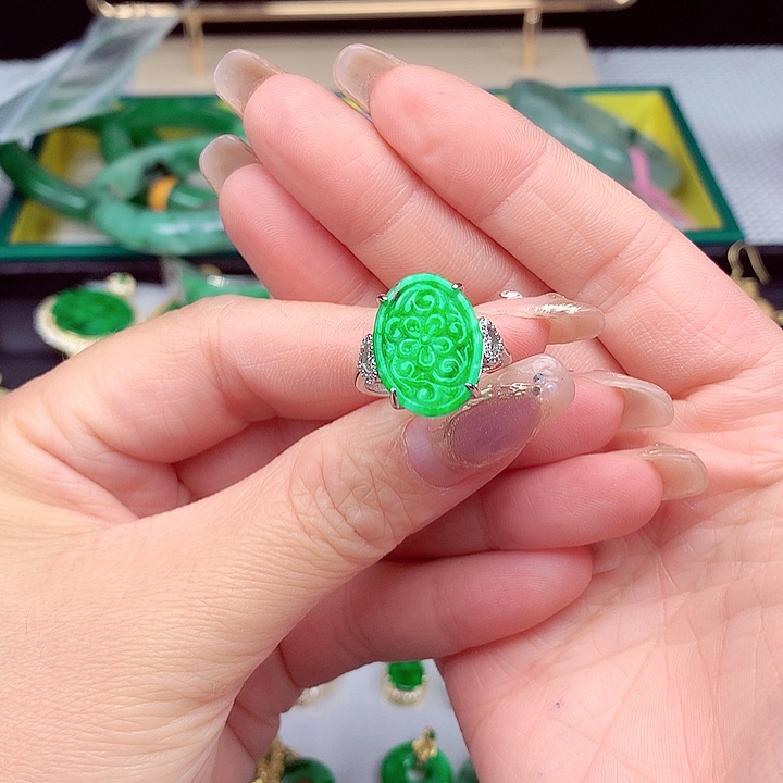 翡翠颈饰银S925镶嵌翡翠