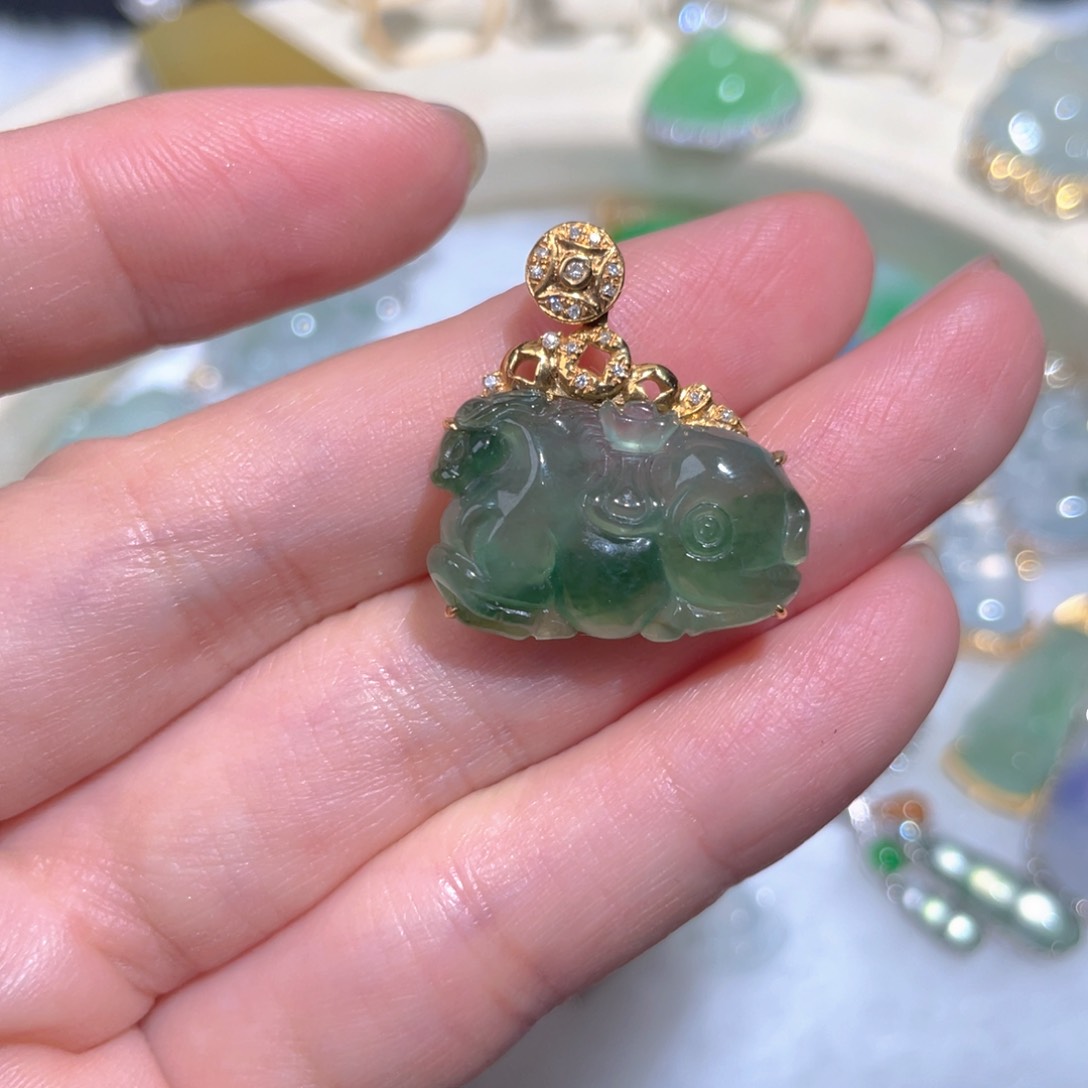 翡翠颈饰18K金镶嵌翡翠