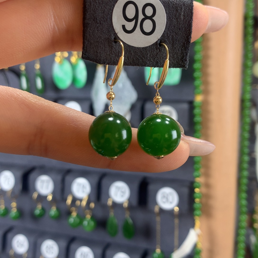 和田玉耳饰18K金镶嵌梅****舞