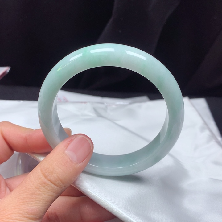 翡翠手镯未镶嵌云**Q。