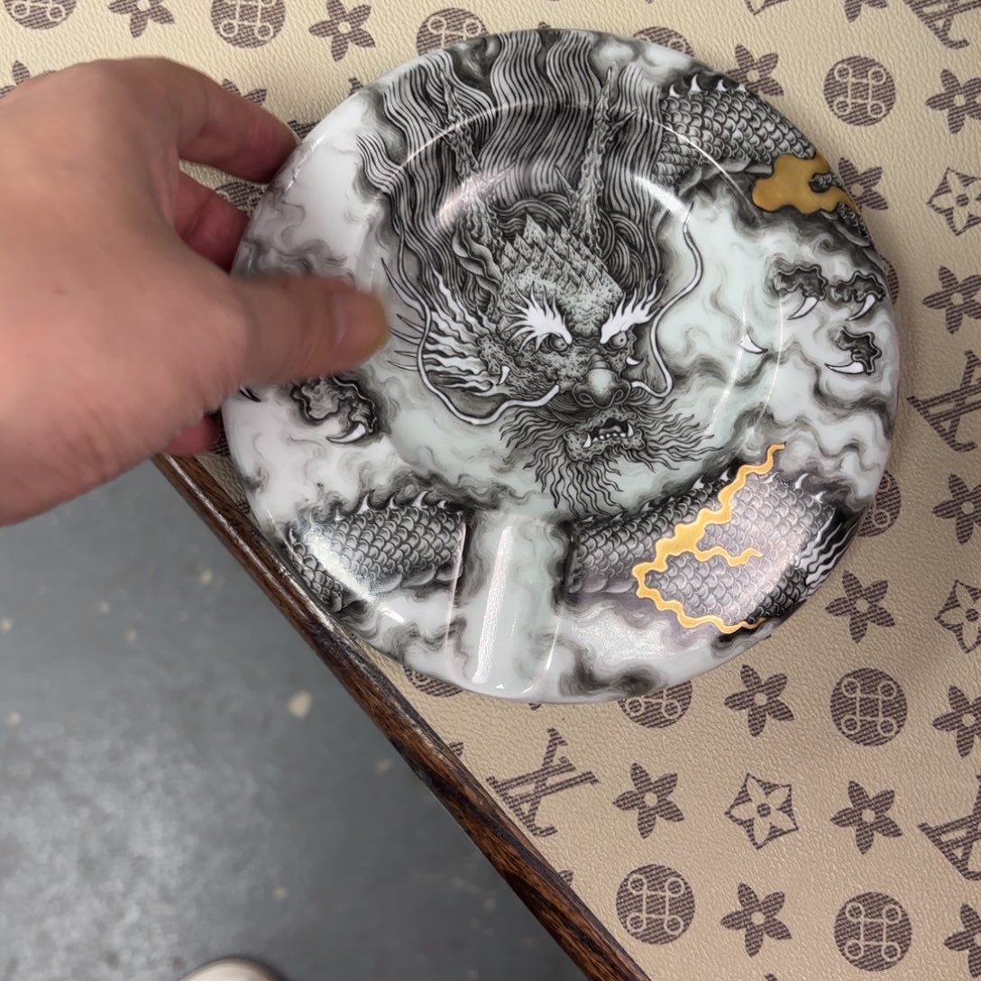 鎏***月手绘墨龙雪茄缸子
