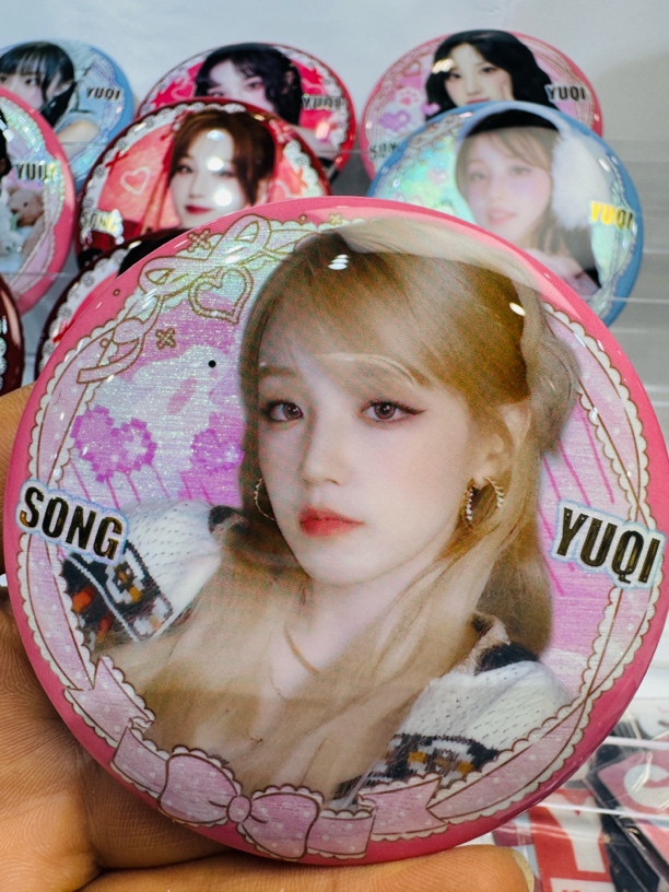 宋雨琦75mm双闪镭射吧唧徽章盲抽明星周边应援用品