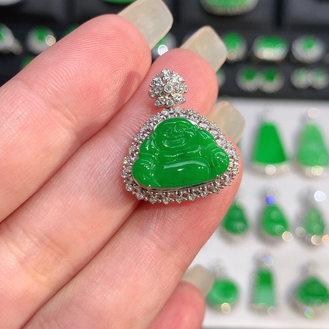 翡翠18K金镶嵌颈饰