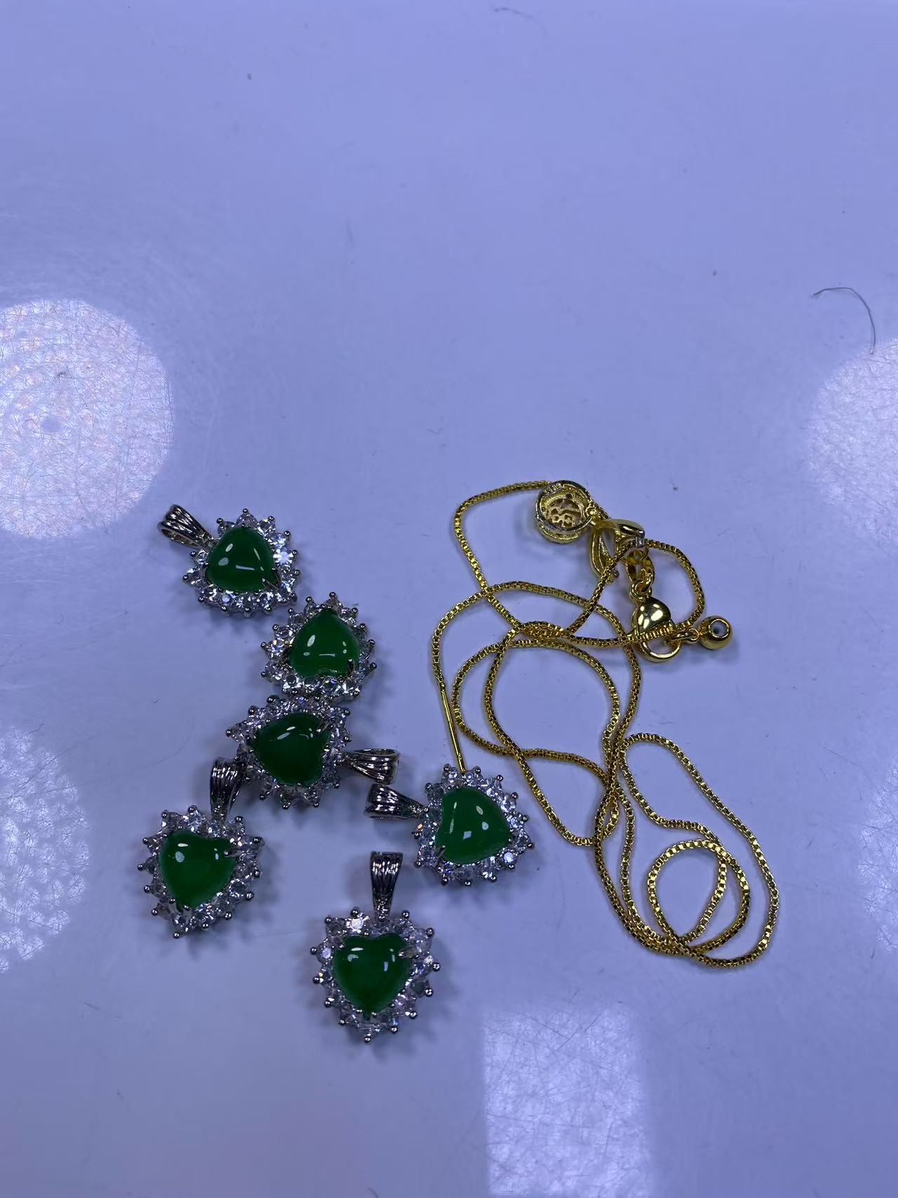  绿吊坠随机发一个L176